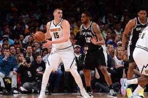  穆雷末节21分马刺逆转火箭  