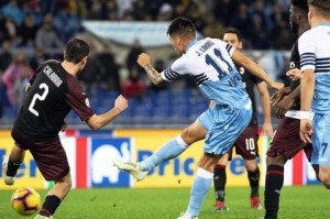  那不勒斯防线失误连连遭对手反击连番打击  