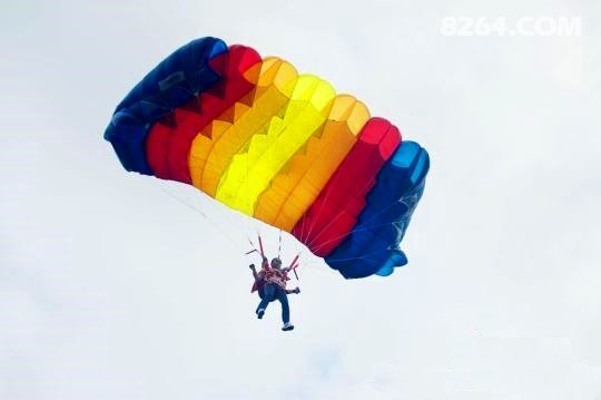  维罗纳高空轰炸奏效，跳伞兵团头球接力破铁桶阵  